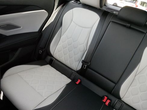 Certified 2025 Volkswagen Tiguan SEL R-Line AWD/4WD image 12