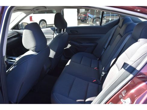 Used 2024 Nissan Altima 2.5 SV image 11