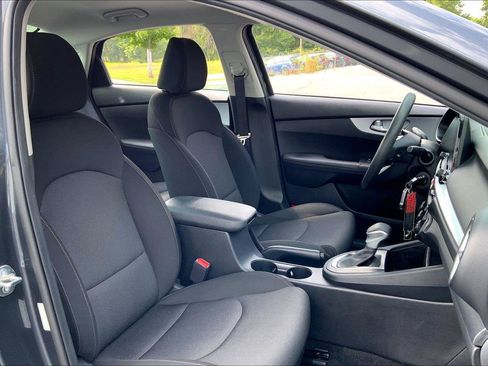 Used 2024 Kia Forte LXS w/ LXS Technology Package FWD image 7