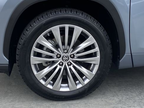 Used 2023 Toyota Highlander Platinum image 8