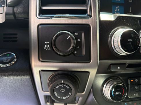 Used 2018 Ford F150 Platinum w/ Equipment Group 701A Luxury AWD/4WD image 13