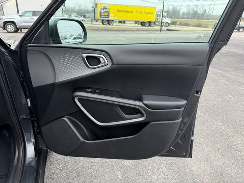 Used 2021 Kia Soul LX image 20