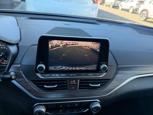 Used 2025 Nissan Altima 2.5 SV image 23