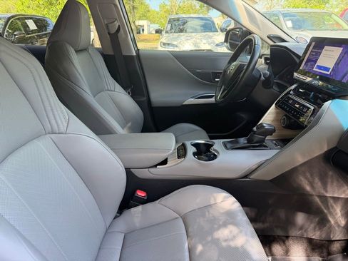 Used 2024 Toyota Venza Limited AWD/4WD image 9