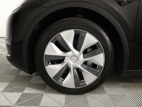 Used 2023 Tesla Model Y Long Range AWD/4WD image 27