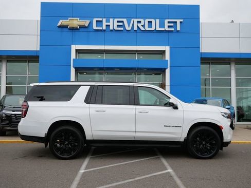 Used 2022 Chevrolet Suburban RST w/ Luxury Package image 25