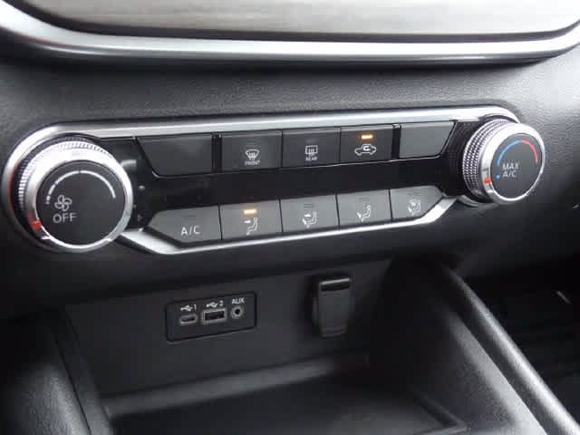 Used 2025 Nissan Altima 2.5 SV FWD image 24