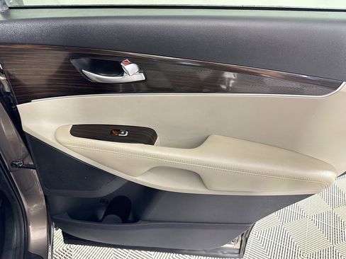 Used 2019 Kia Sorento LX image 45
