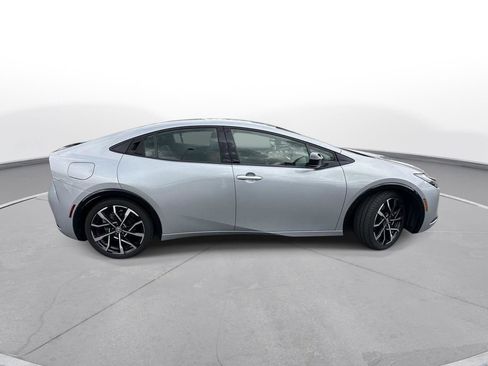 Used 2025 Toyota Prius Plug-In Hybrid FWD image 5