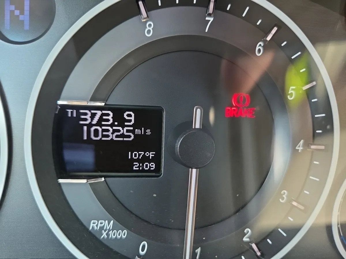 Used 2015 Aston Martin V12 Vantage S RWD image 11