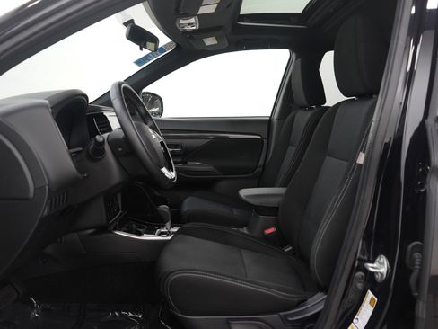 Used 2018 Mitsubishi Outlander LE image 23