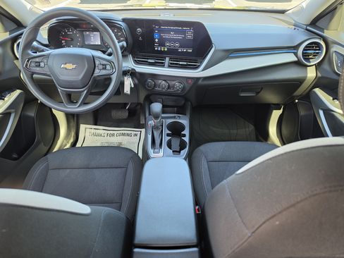 Certified 2024 Chevrolet Trax LS w/ LS Convenience Package FWD image 17