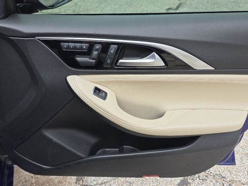 Used 2019 INFINITI QX30 w/ Navigation Package image 27