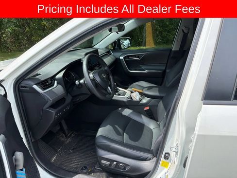 Used 2022 Toyota RAV4 XLE Premium AWD/4WD image 6