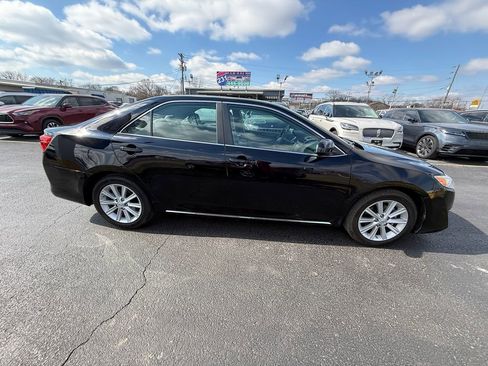 Used 2012 Toyota Camry XLE w/ Leather Pkg image 2