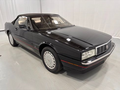 Used 1992 Cadillac Allante image 3