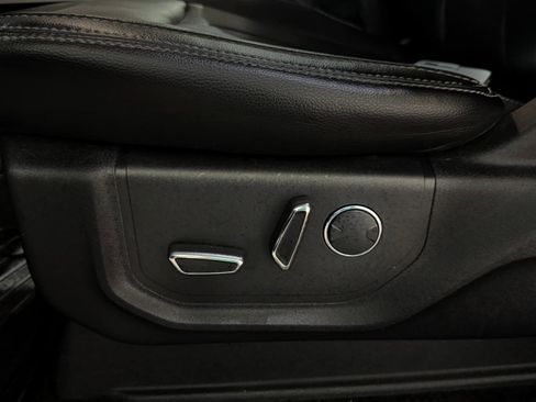 Used 2018 Ford F150 Lariat w/ Equipment Group 502A Luxury AWD/4WD image 31