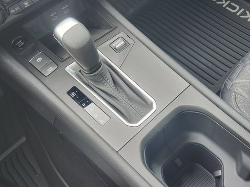 New 2026 Nissan Kicks SV w/ Charging Package FWD image 19
