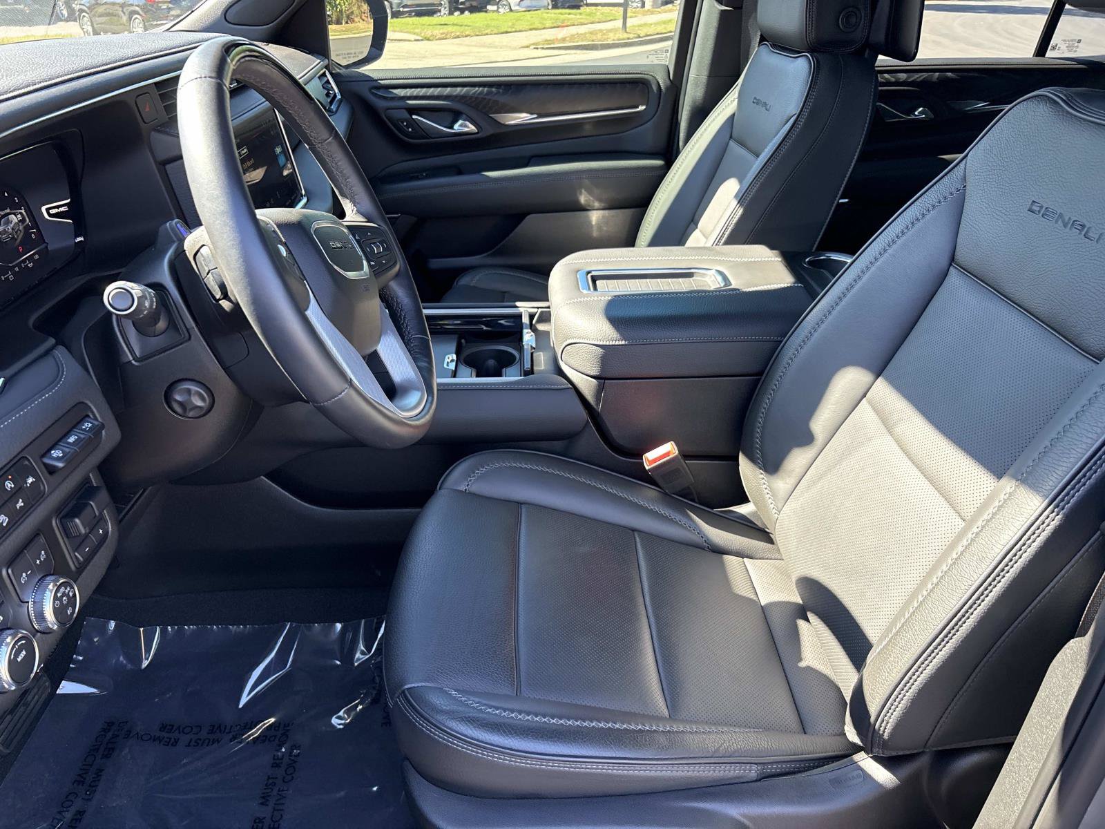 Used 2023 GMC Yukon Denali w/ Advanced Technology Package AWD/4WD image 15