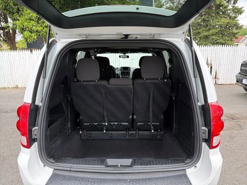 Used 2018 Dodge Grand Caravan SE FWD image 16