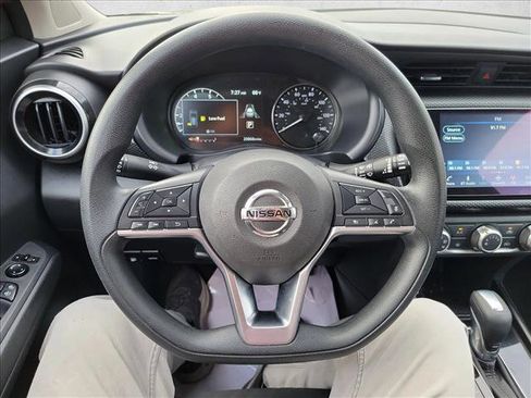 Used 2023 Nissan Kicks SV image 19