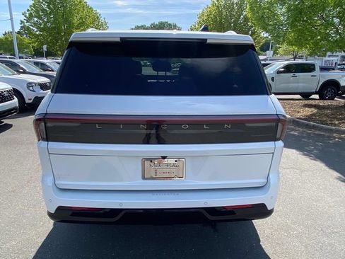 New 2026 Lincoln Navigator L Reserve AWD/4WD image 29