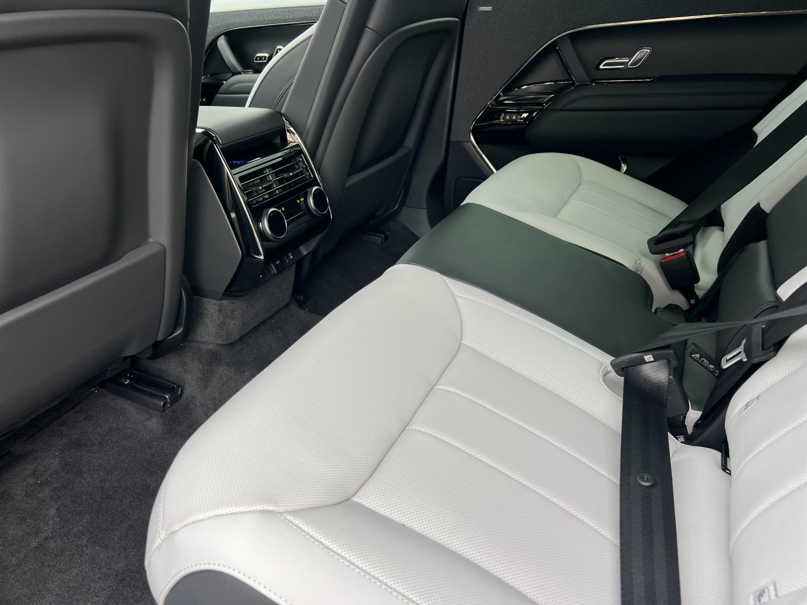 New 2026 Land Rover Range Rover Sport Dynamic SE AWD/4WD image 12
