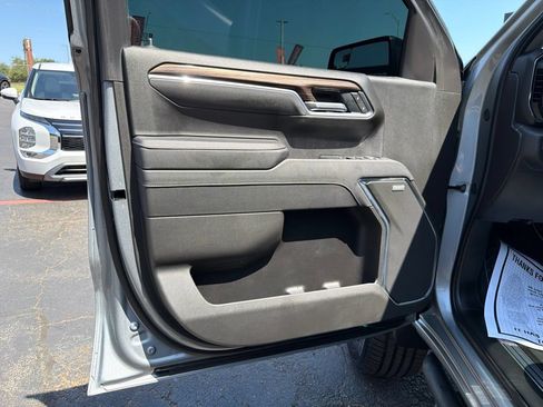Used 2025 Chevrolet Silverado 1500 LT Trail Boss w/ Convenience Package II AWD/4WD image 11