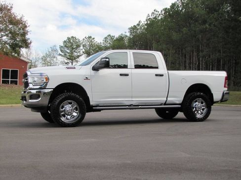 Used 2023 RAM 2500 Tradesman w/ Chrome Appearance Group image 3