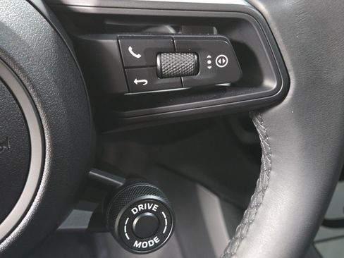 Used 2025 Porsche Cayenne Coupe image 26