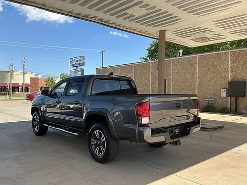 Used 2017 Toyota Tacoma TRD Sport w/ Premium & Technology Package RWD image 7