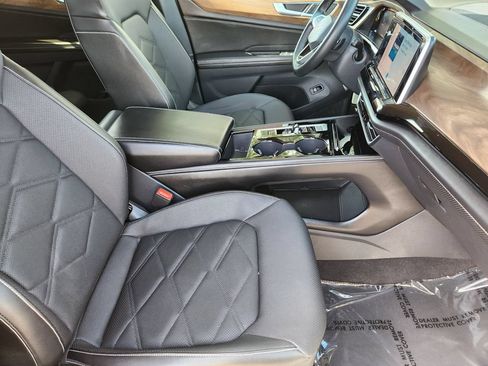 Used 2024 Volkswagen Atlas SE AWD/4WD image 5