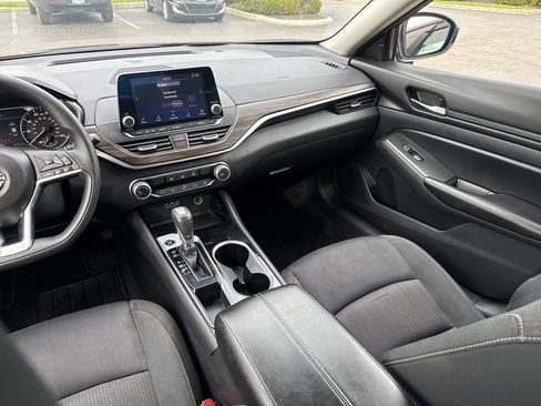 Used 2024 Nissan Altima 2.5 SV image 12