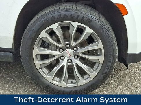 Used 2021 GMC Yukon XL Denali w/ Denali Premium Package image 12