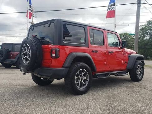 Used 2024 Jeep Wrangler Unlimited Sport AWD/4WD image 3