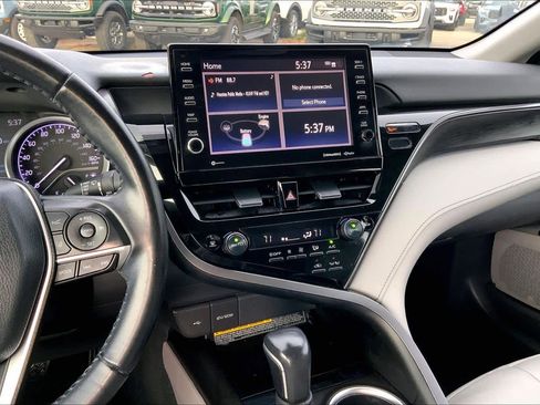 Used 2021 Toyota Camry XLE image 6