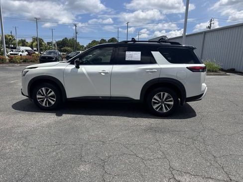 Used 2022 Nissan Pathfinder SL AWD/4WD image 8