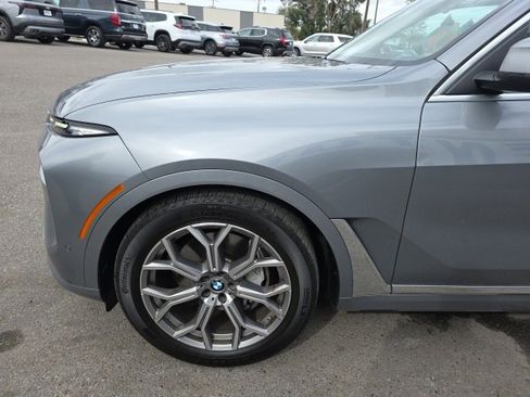 Used 2025 BMW X7 xDrive40i image 4