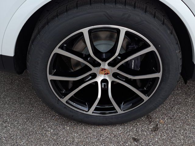 Used 2026 Porsche Cayenne AWD/4WD image 12