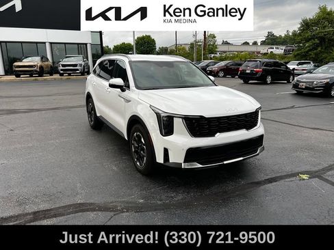 Used 2026 Kia Sorento S FWD image 3