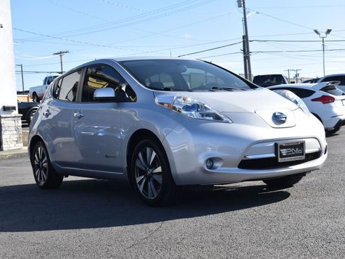 Used 2017 Nissan Leaf SL w/ Premium Package image 3