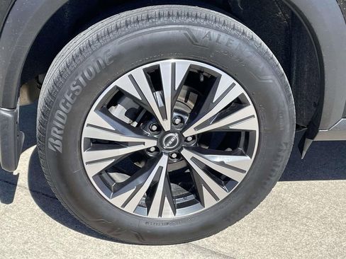 Used 2023 Nissan Rogue SV image 7