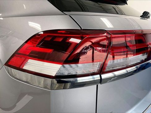 Used 2024 Volkswagen Atlas Cross Sport SE AWD/4WD image 35