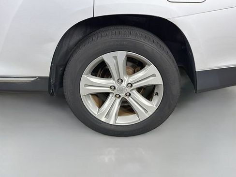 Used 2013 Toyota Highlander Limited FWD image 39