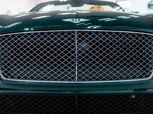 Used 2022 Bentley Continental GT V8 image 19