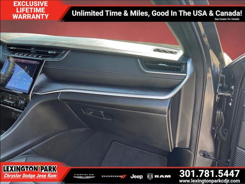 Used 2025 Jeep Grand Cherokee Limited AWD/4WD image 26