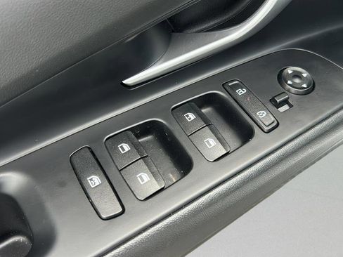 Certified 2025 Hyundai Elantra SE FWD image 10