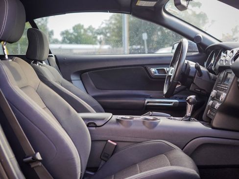Used 2016 Ford Mustang Convertible RWD image 7