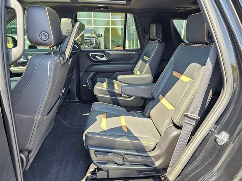 Used 2024 GMC Yukon AT4 w/ AT4 Premium Package AWD/4WD image 17