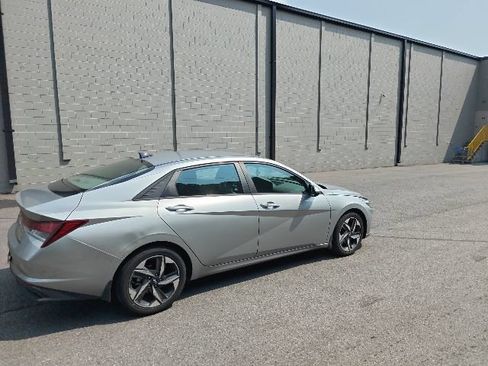 Used 2023 Hyundai Elantra SEL w/ Convenience Package FWD image 3